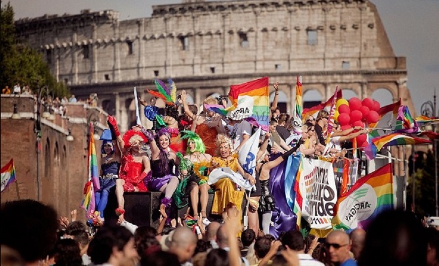 La Giornata mondiale contro l’omofobia – L’inaugurazione dell’Olimpico – La resa delle Tigri Tamil