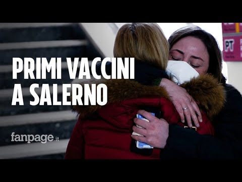 Vaccino day anti-Covid a Salerno: “Finalmente smetterò di aver paura di infettare i miei cari”