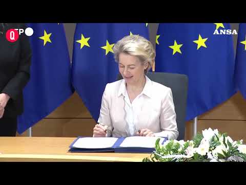 L’Europa sigla la Brexit: la firma di Michel e von der Leyen
