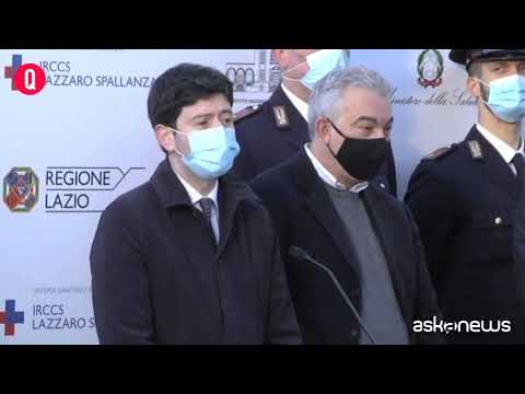 Ressa nelle vie dello shopping a Milano prima della zona rossa