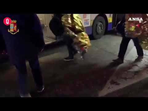 Viaggiavano dalla Romania chiusi in un tir, salvi 7 minorenni