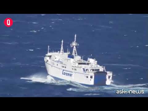 Eccezionale mareggiata a Capri, allarme valanghe al Nord e Centro