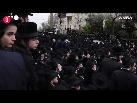 Covid, migliaia a Gerusalemme a funerale di rabbino haredi