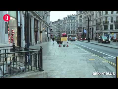 Londra, Oxford Street vuota: primo giorno dopo annuncio lockdown