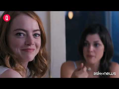 Emma Stone è incinta, l’attrice paparazzata con il pancione
