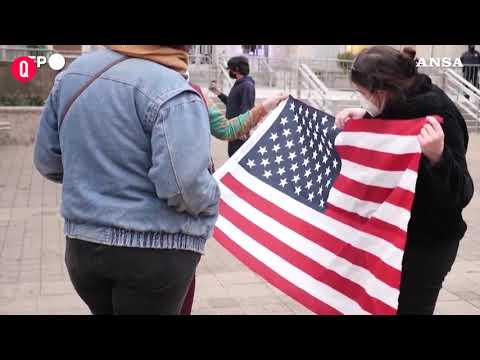 Usa, manifestazioni a Houston dopo l’attacco al Campidoglio dei sostenitori di Trump