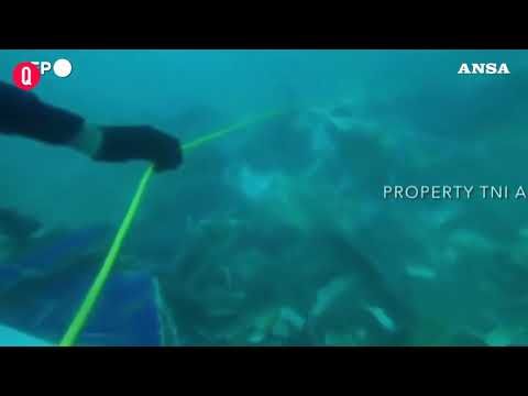 Indonesia, Giacarta: operazione di ricerca subacquea dei resti dell’aereo precipitato