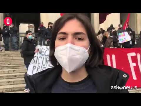 Protesta degli studenti al Miur: futuro in sicurezza, in presenza