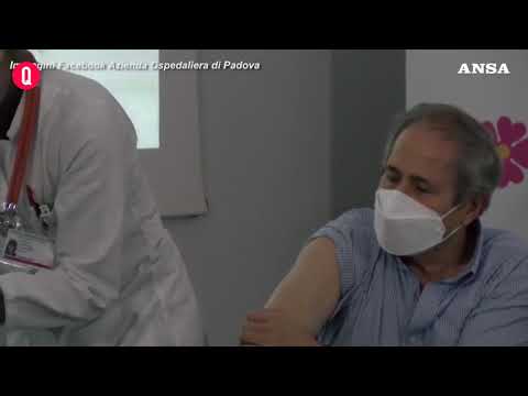 Covid, Crisanti si vaccina a Padova: “E’ un momento di svolta”