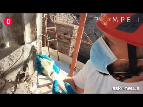 Restaurate le colonne della casa del Fauno di Pompei