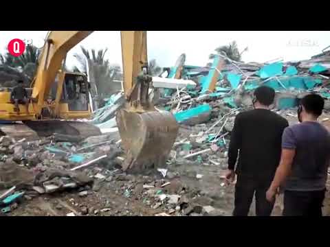 Terremoto in Indonesia, una donna estratta viva dall’ospedale crollato