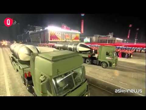 La Corea del Nord presenta un nuovo missile balistico