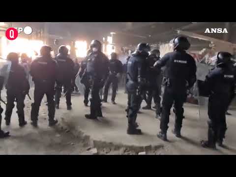 Rave di Capodanno a Barcellona, la polizia interviene dopo 36 ore