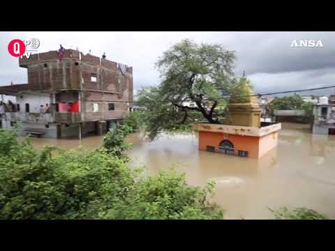India, maltempo allaga Mumbai