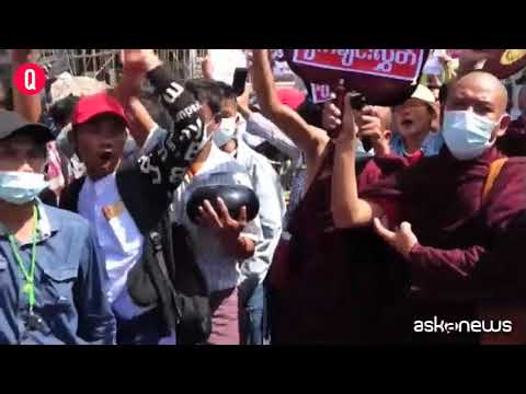 Proteste in Myanmar, migliaia di manifestanti in strada
