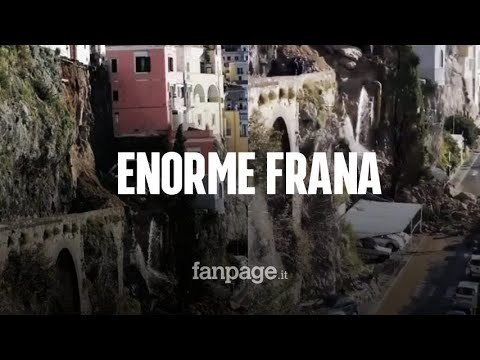 Amalfi, enorme frana: costone roccioso crollato sulla statale, si scava tra le macerie