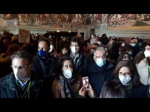 Musei Vaticani: folla nelle sale, le critiche di guide e visitatori «Vergogna, organizzazione…