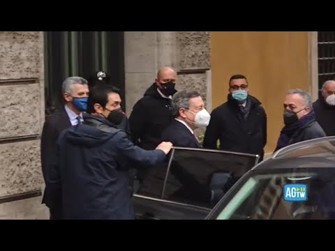 Fiducia, Mario Draghi arriva al senato