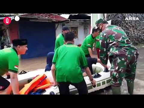 Indonesia, pesanti acquazzoni allagano la capitale Jakarta e le zone circostanti