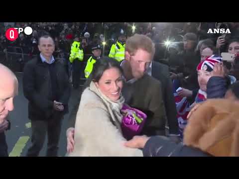 L’addio di Harry e Meghan, la regina li priva dei titoli