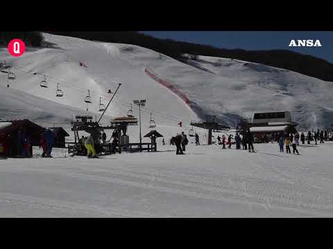 Stop allo sci, piste gremite nonostante i divieti a Campo Felice