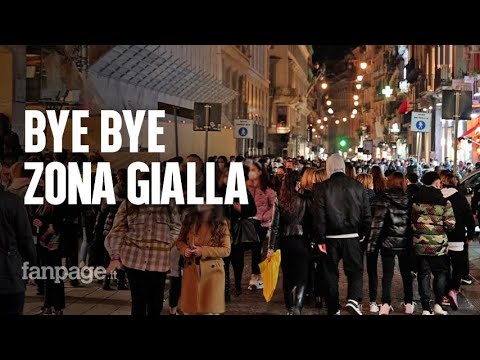 Napoli, folla e assembramenti nell’ultimo giorno di zona gialla