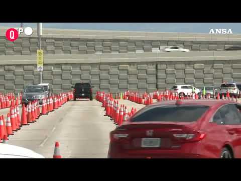 Usa, enorme centro di vaccinazioni drive-through a Miami