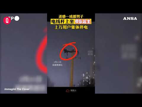 Cina, uomo scala palo della luce per fare gli addominali e causa blackout