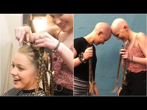 Si rade la testa a zero per sostenere l’amica malata di cancro: un gesto di puro amore
