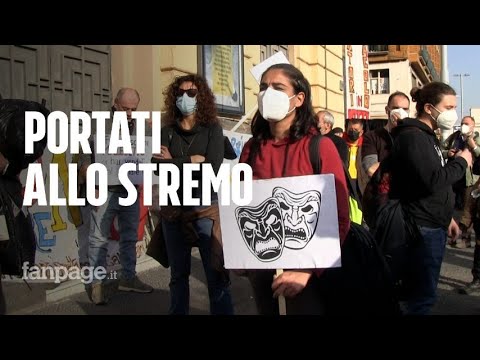 Lavoratori dello spettacolo in piazza: “Solo il 10% è tornato a lavorare, c’è chi ha perso la vita n