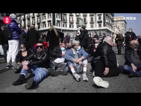 Covid, a Napoli i ristoratori bloccano il lungomare