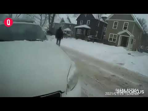 Usa, la polizia usa manette e spray urticante contro una bambina