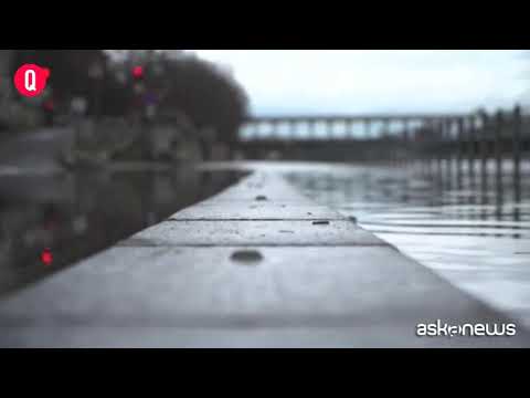 Francia, la Senna esce fuori dagli argini a Parigi