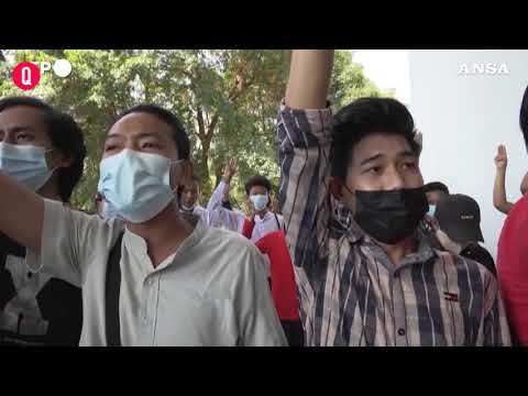 Birmania, proteste contro il golpe nelle universita’