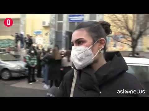 Campania, ritorno in classe per studenti delle superiori