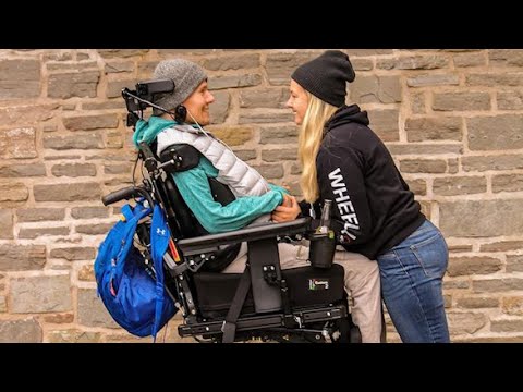 Affetto da paralisi, con la sua fidanzata lotta per un mondo a misura di tutti