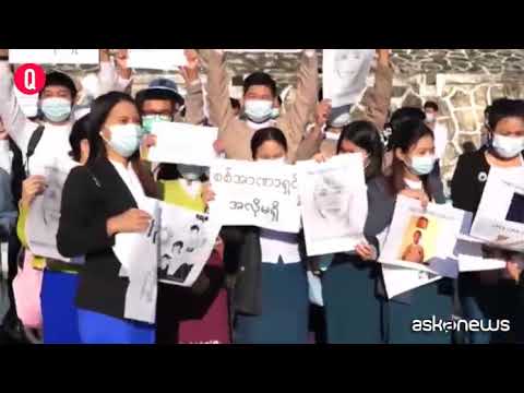 Myanmar: culturisti e regine di bellezza in piazza contro golpe