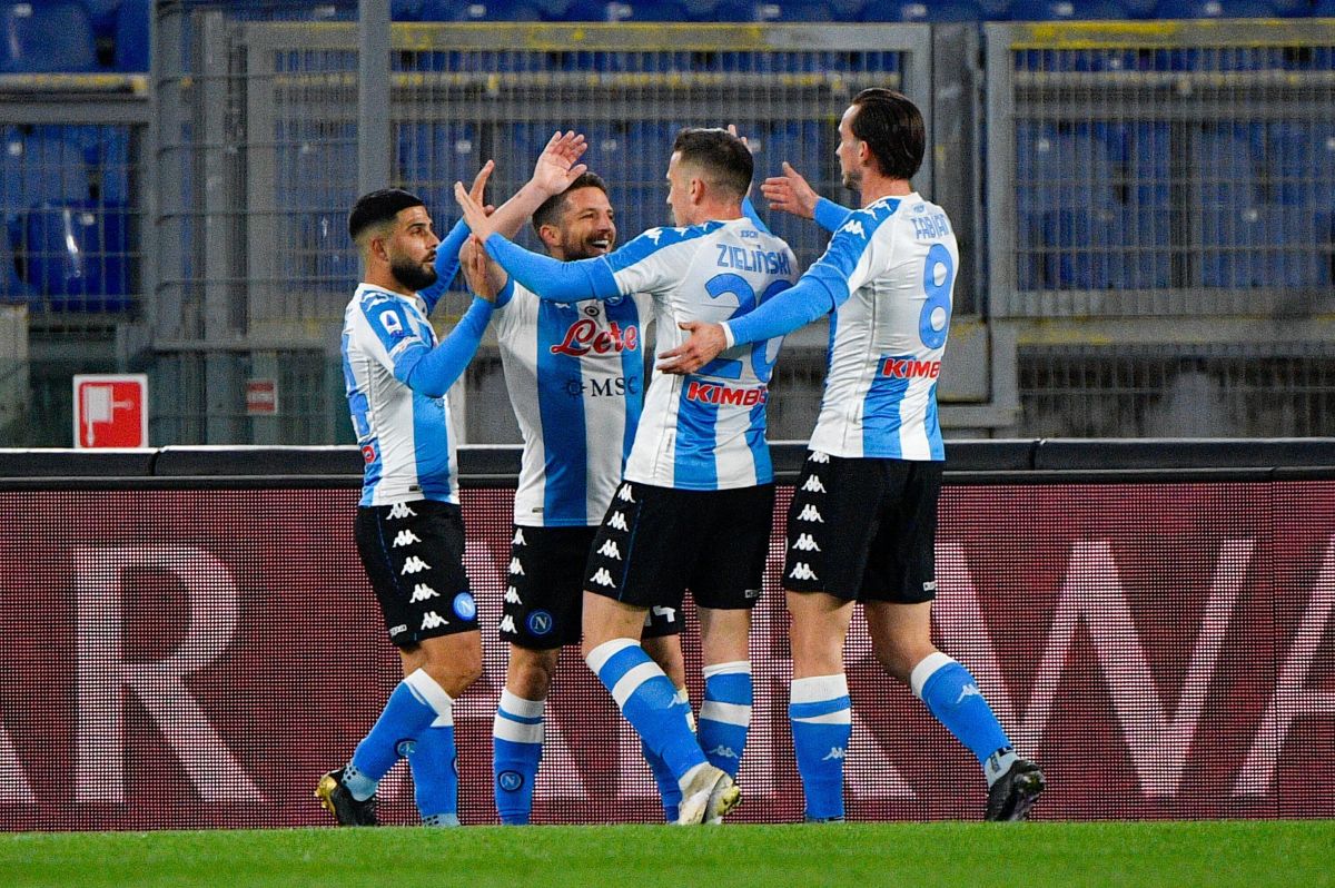 Doppio Mertens, il Napoli vince 2-0 contro la Roma