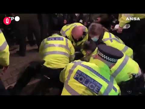 Londra, continuano le proteste per la morte di Sarah Everard