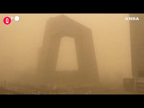 Cielo giallo a Pechino, dopo il Covid torna lo smog