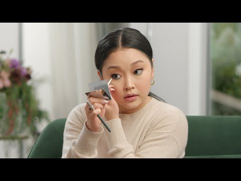 La guida di Lana Condor per un make-up audace con occhi smeraldo | Makeup Tutorials | Vogue Italia