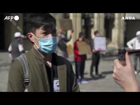 “Non siamo il virus”, la protesta degli asiatici vittime di razzismo a Parigi