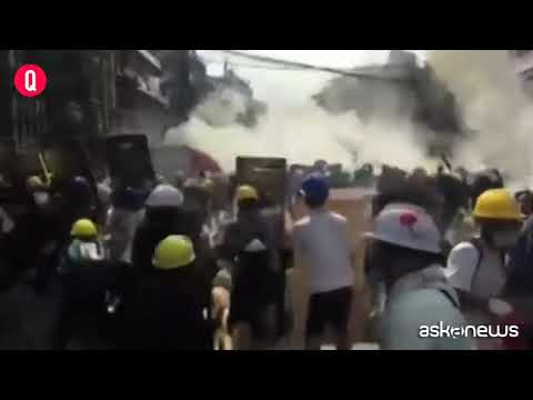 Myanmar, nuvola di gas investe manifestanti anti colpo di stato