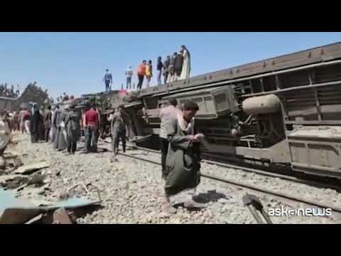 Lamiere e vagoni ribaltati, scontro fra treni in Egitto: 32 morti