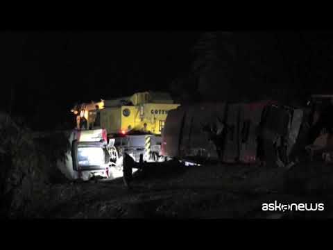 Ecco le macerie dei treni scontrati in Egitto provocando 32 morti