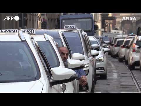 L’Italia che protesta, i rider bloccano le consegne