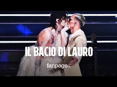 Sanremo 2021, Achille Lauro “sposa” e bacia Boss Doms: “Sono un uomo con le calze”