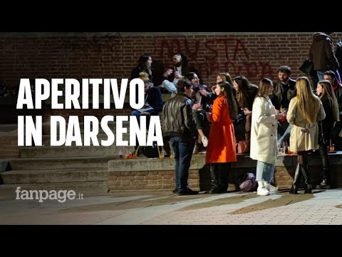 Aperitivo in Darsena, nonostante la zona arancione rafforzata continuano gli assembramenti