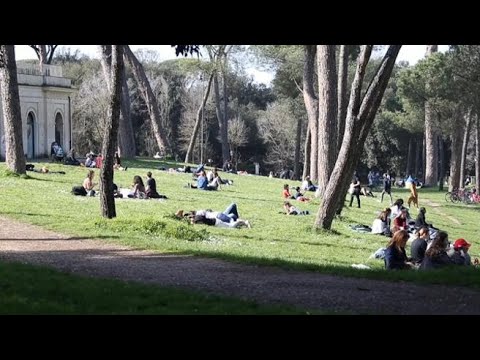 Roma, domenica di sole e relax a Villa Borghese
