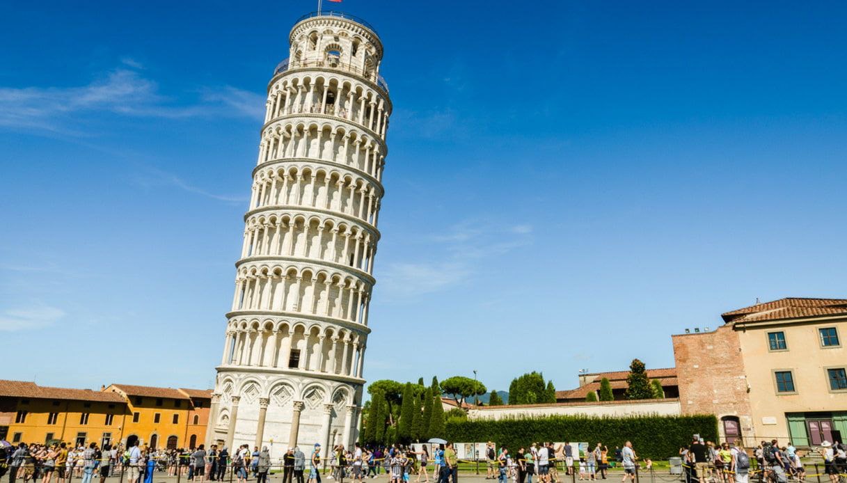 La Torre di Pisa sarebbe dovuta crollare molto tempo fa,